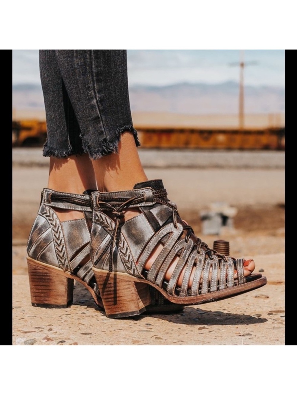 Freebird Wazee Cutout Lace-Up Heel Ice Multi 8 GUC